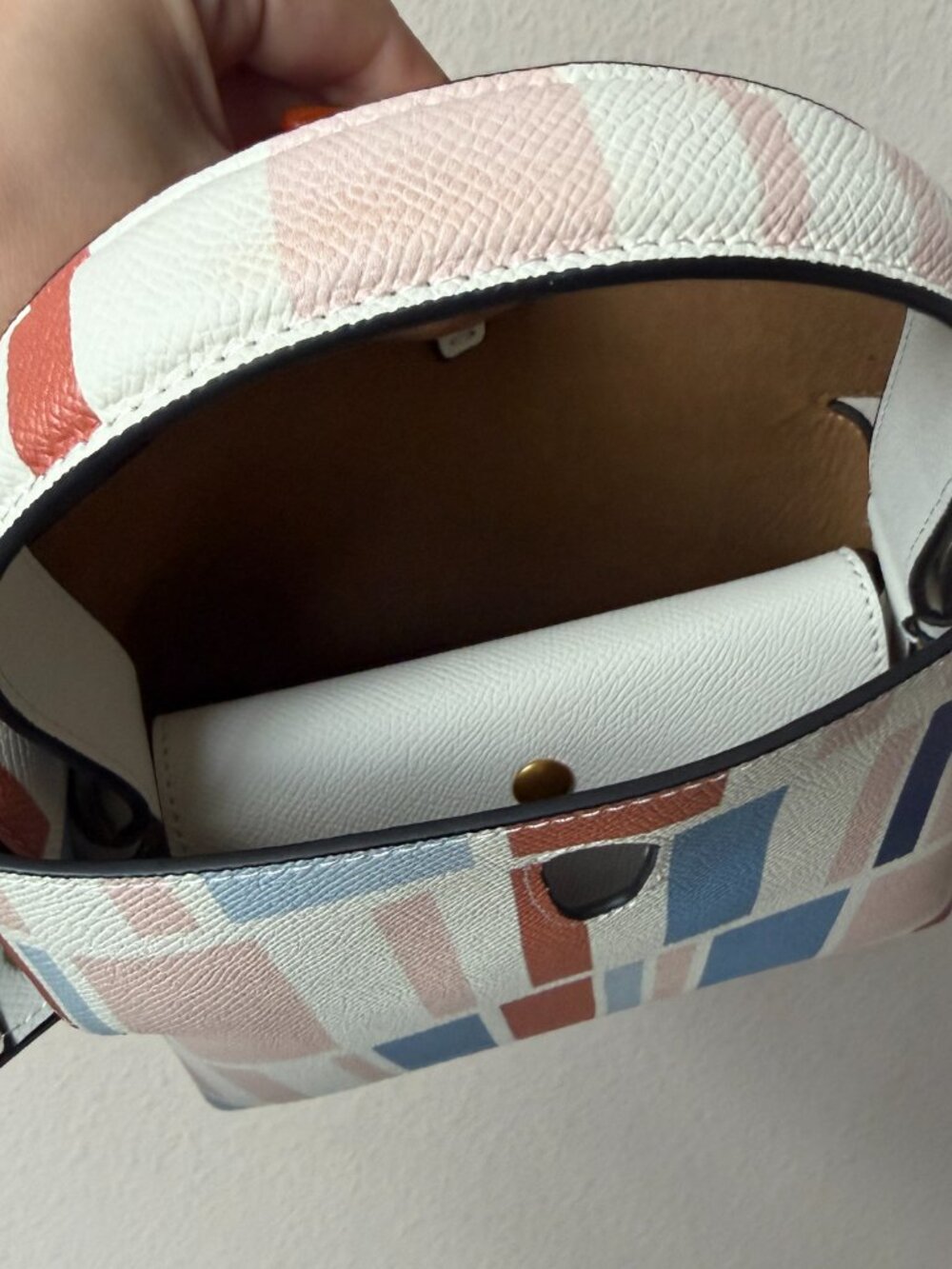 Pastel Geometric Structured Crossbody Bucket Bag — image 5 of 7